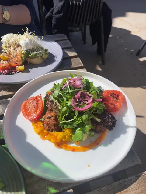 MALOBO Bakery & Terrace Bar
