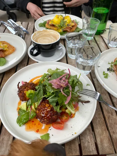 MALOBO Bakery & Terrace Bar