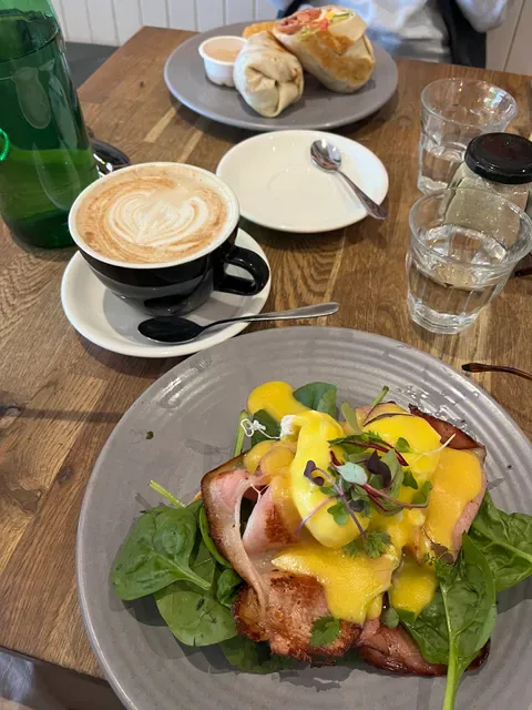 MALOBO Bakery & Terrace Bar