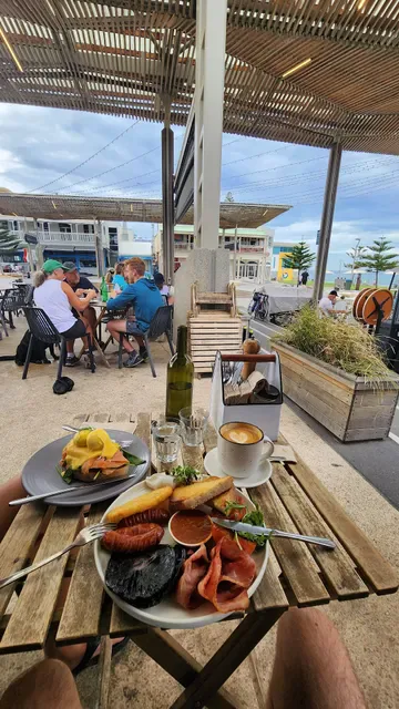 MALOBO Bakery & Terrace Bar