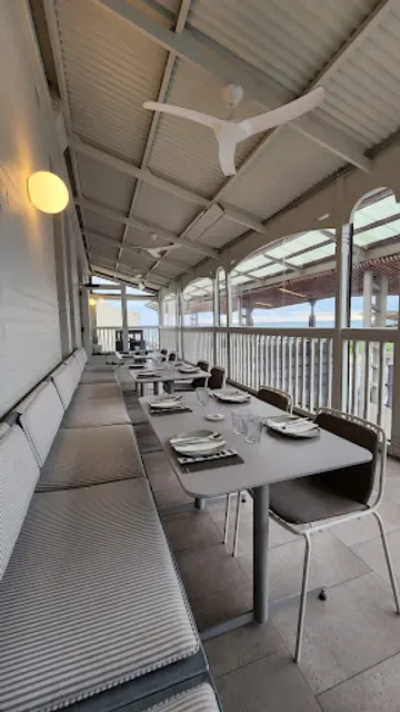 HNLY Restaurant Bar