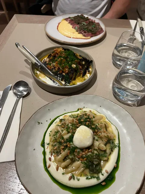 HNLY Restaurant Bar