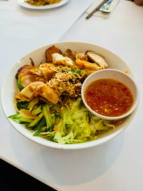 Hoa Tam