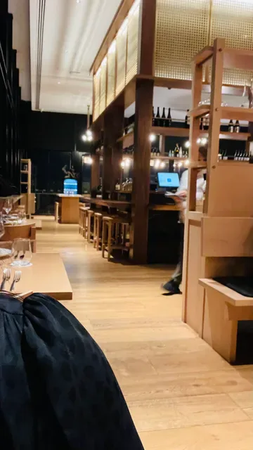 KOOMO Restaurant & Bar