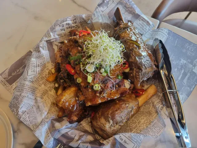 LLaw Boutique Restaurant Port Plaza