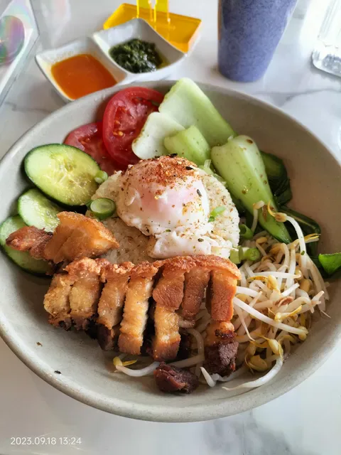 LLaw Boutique Restaurant Port Plaza
