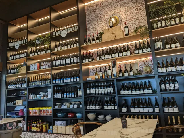 LLaw Boutique Restaurant Port Plaza