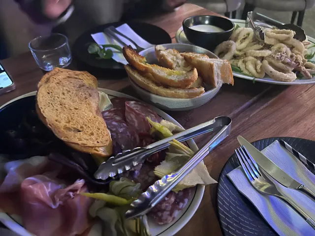 Luigi Delicatessen