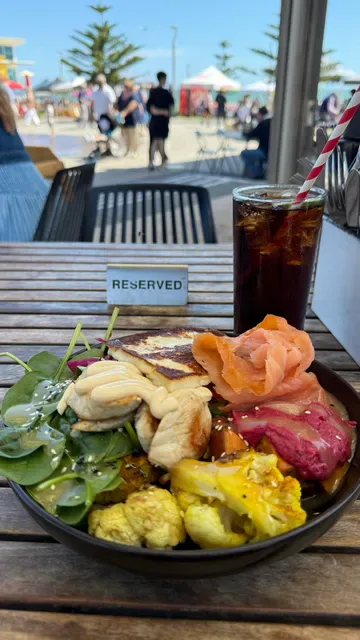 MALOBO Bakery & Terrace Bar