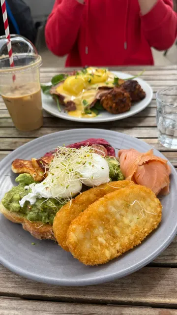 MALOBO Bakery & Terrace Bar