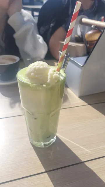 MALOBO Bakery & Terrace Bar