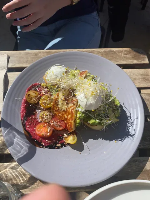 MALOBO Bakery & Terrace Bar
