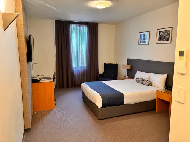 Mawson Lakes Hotel