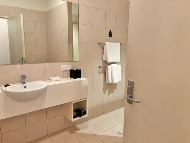 Mawson Lakes Hotel