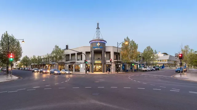 Mawson Lakes Hotel