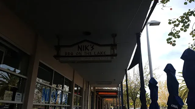 Nik's BBQ on The Lake