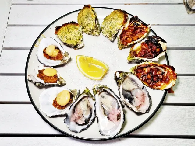 Oyster Bar Holdfast Shores