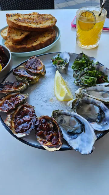 Oyster Bar Holdfast Shores