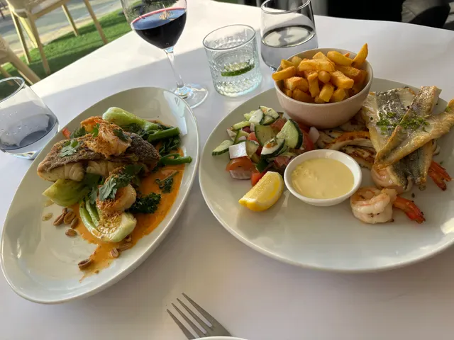 Sammys on the Marina