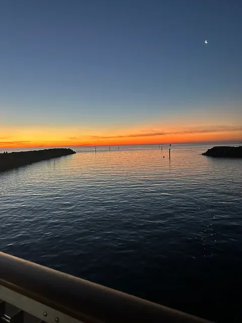 Sammys on the Marina