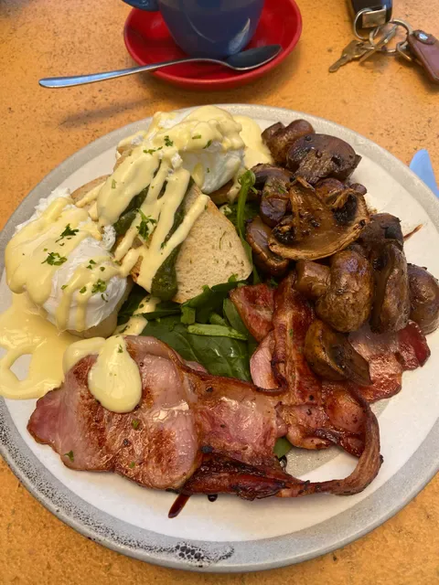 The Golden Fleece Cafe