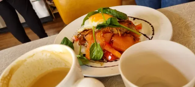 The Golden Fleece Cafe