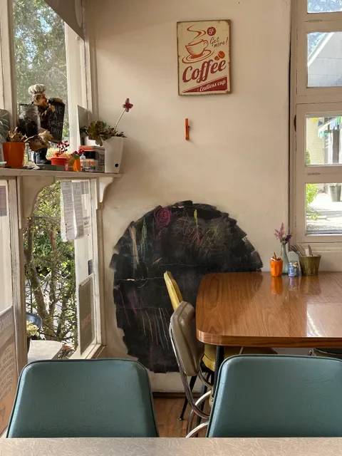 The Golden Fleece Cafe