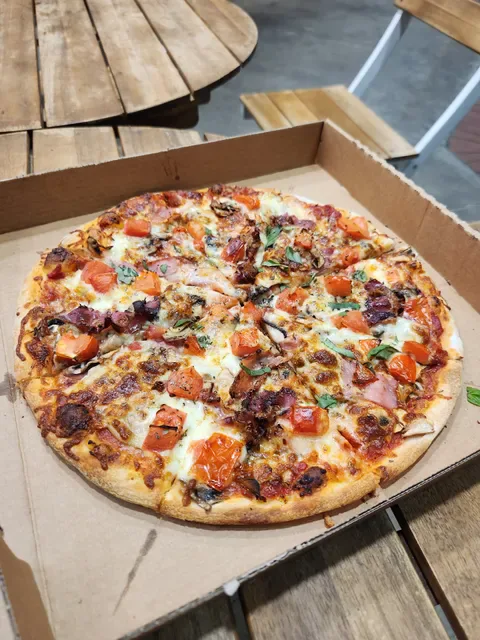 The Killer Tomato Pizzeria - Newton
