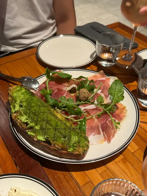 Trak Restaurant