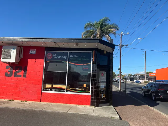 Yumms Restaurant (Halal)