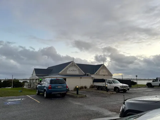 Islanders' Tavern