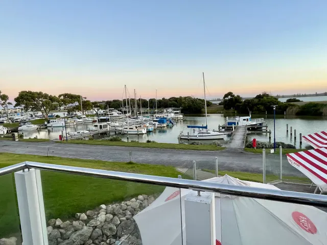 Islanders' Tavern