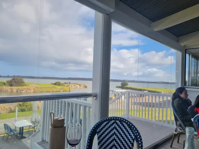Islanders' Tavern