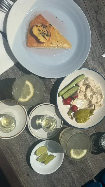 A LA GRECQUE