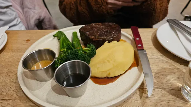 Freda’s Cafe Restaurant Bar