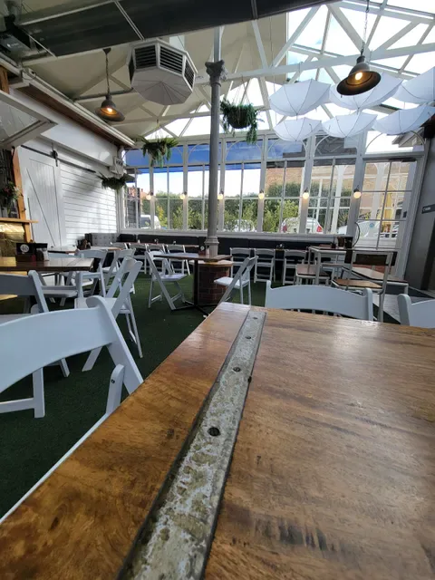 Oscar's Hotel & Cafe Bar