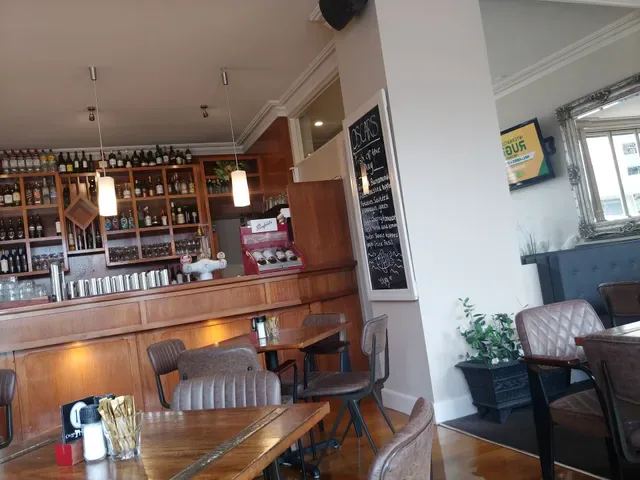 Oscar's Hotel & Cafe Bar