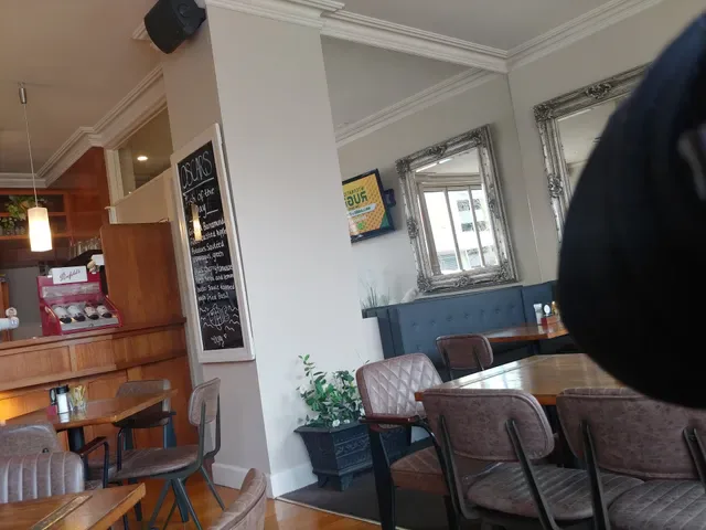 Oscar's Hotel & Cafe Bar