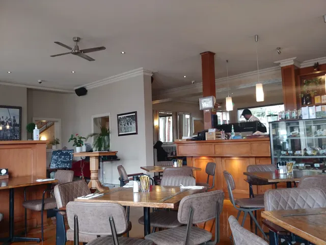 Oscar's Hotel & Cafe Bar