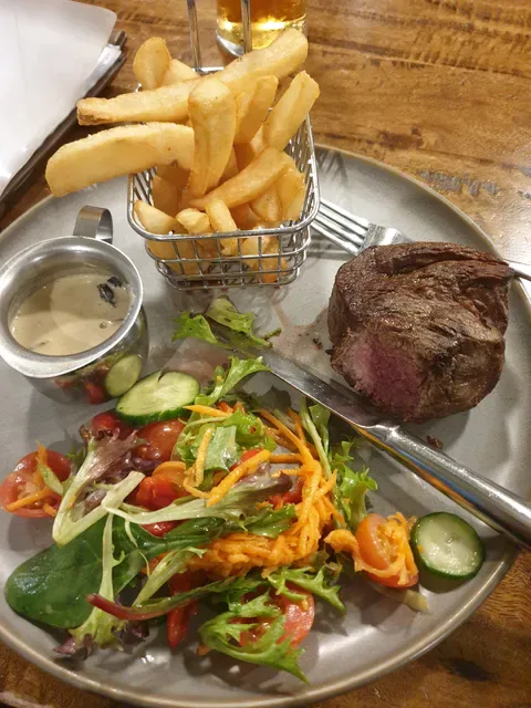 Oscar's Hotel & Cafe Bar