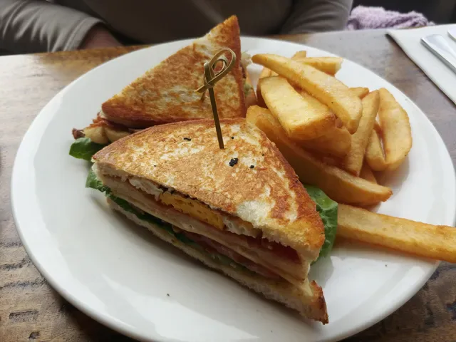 Oscar's Hotel & Cafe Bar