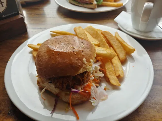 Oscar's Hotel & Cafe Bar