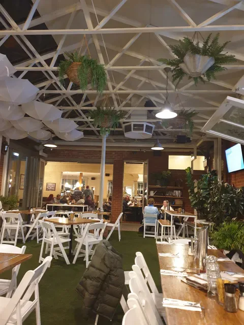 Oscar's Hotel & Cafe Bar