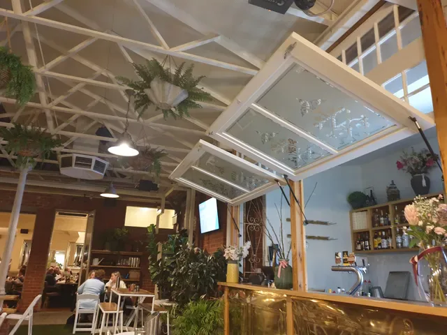 Oscar's Hotel & Cafe Bar