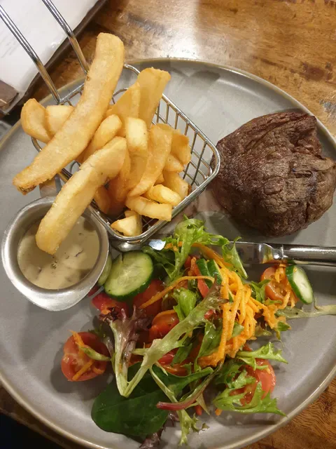 Oscar's Hotel & Cafe Bar