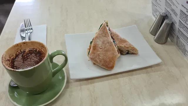 Le Due Sorelle Cafe