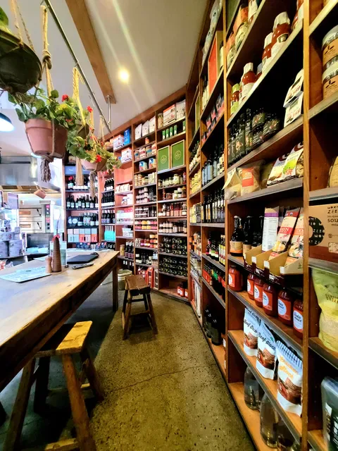 Annie's Provedore & Produce Store