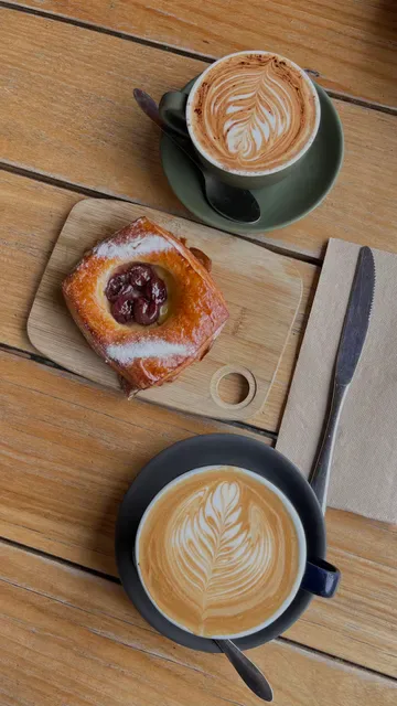 WoodHouse Cafe