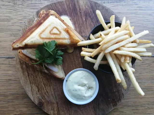 WoodHouse Cafe
