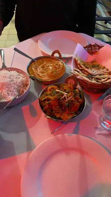 Tandoori Hut Indian Restaurant